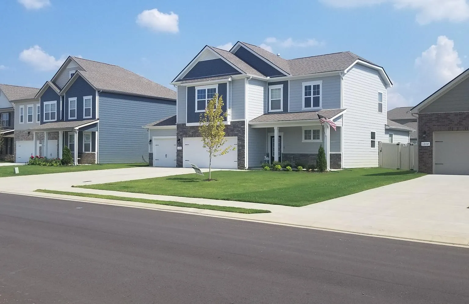 4 bed, 2.5 bath, 2269 sqft, $3,000 — Photo 1