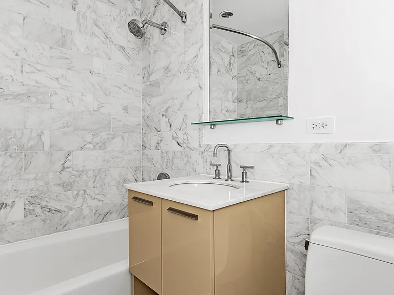 49 E 34th St #19B — Photo 5