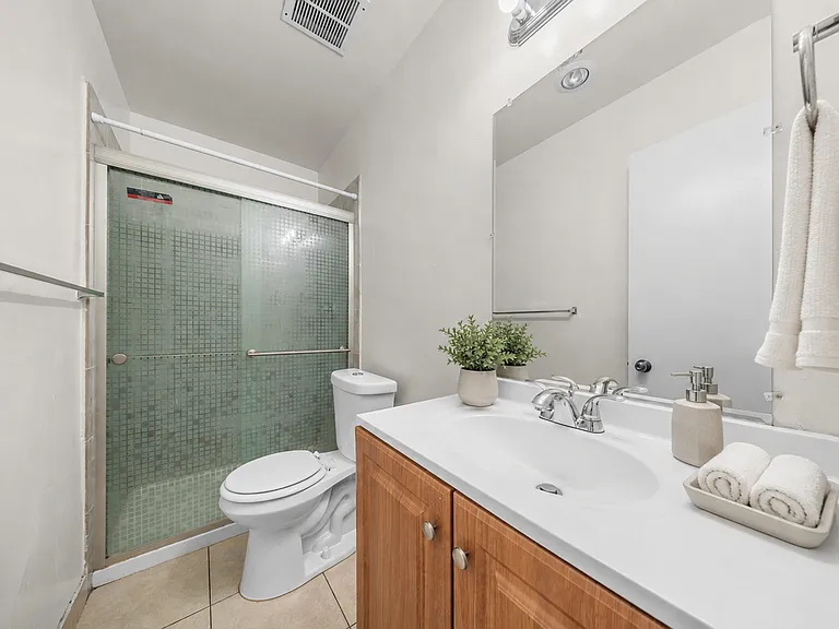 709 E. 3rd St. — Photo 10