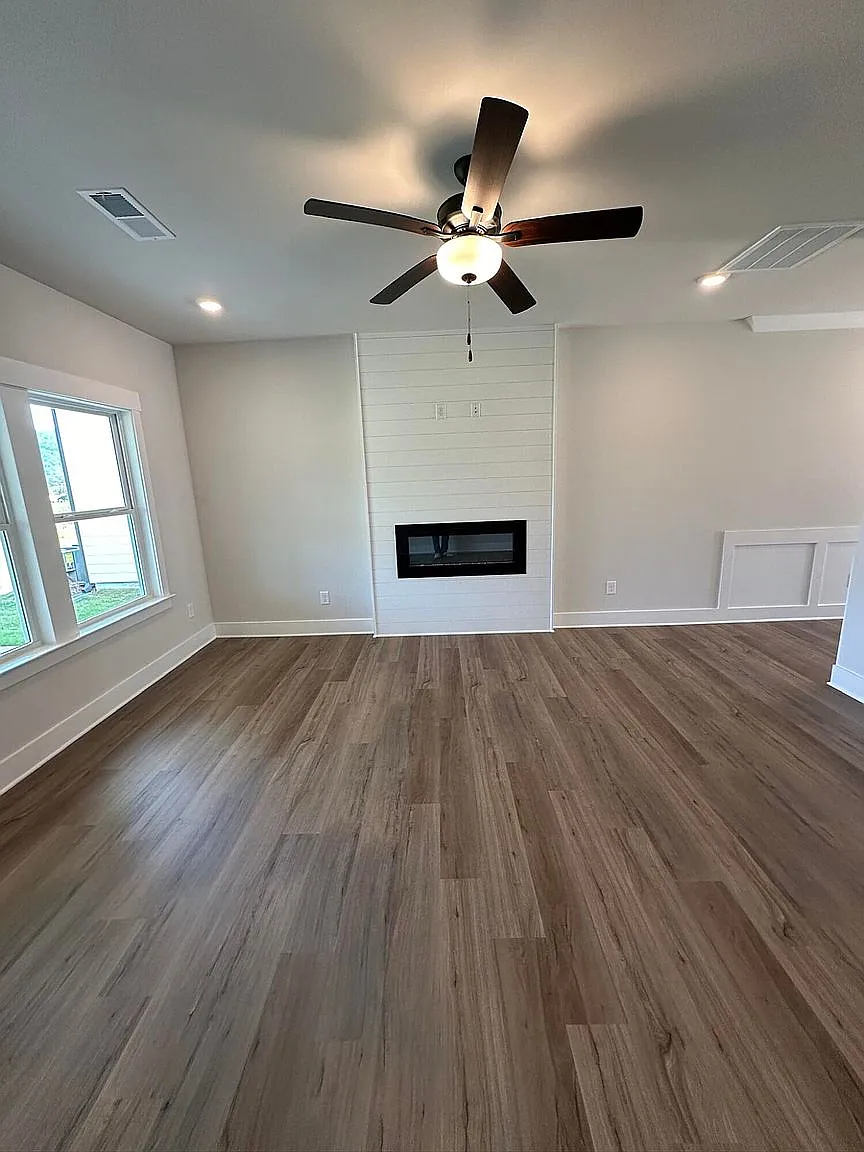 174 Firelight Way — Photo 3