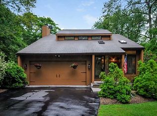 56 Mettatuxet Rd, Narragansett, RI 02882