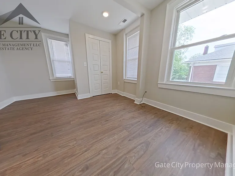 36 E 4th St — Photo 7
