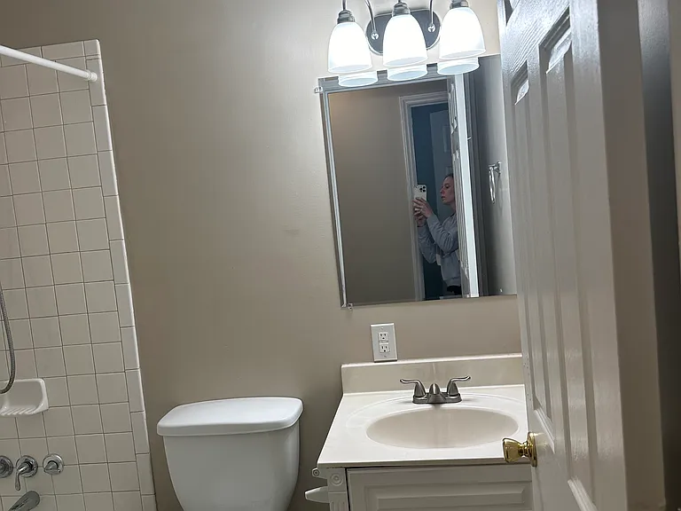 410 Savannah Ave — Photo 22