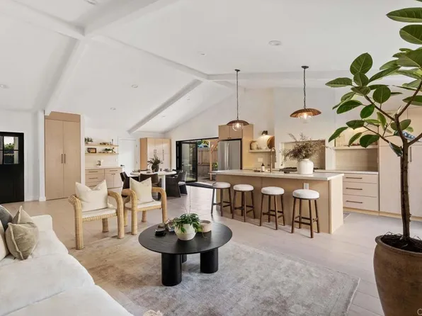 1916 Laurel Rd, Oceanside, CA 92054