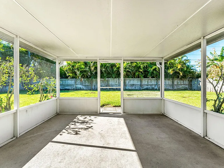406 N Neptune Dr — Photo 26