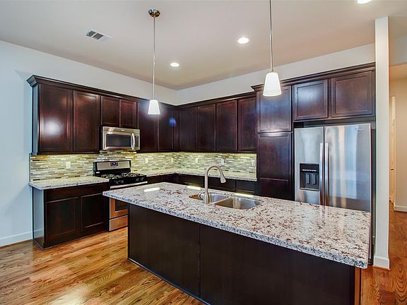 5th image of 2210 Hutchins St