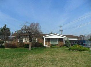 36763 Ridgecroft Dr, Sterling Heights, MI 48312