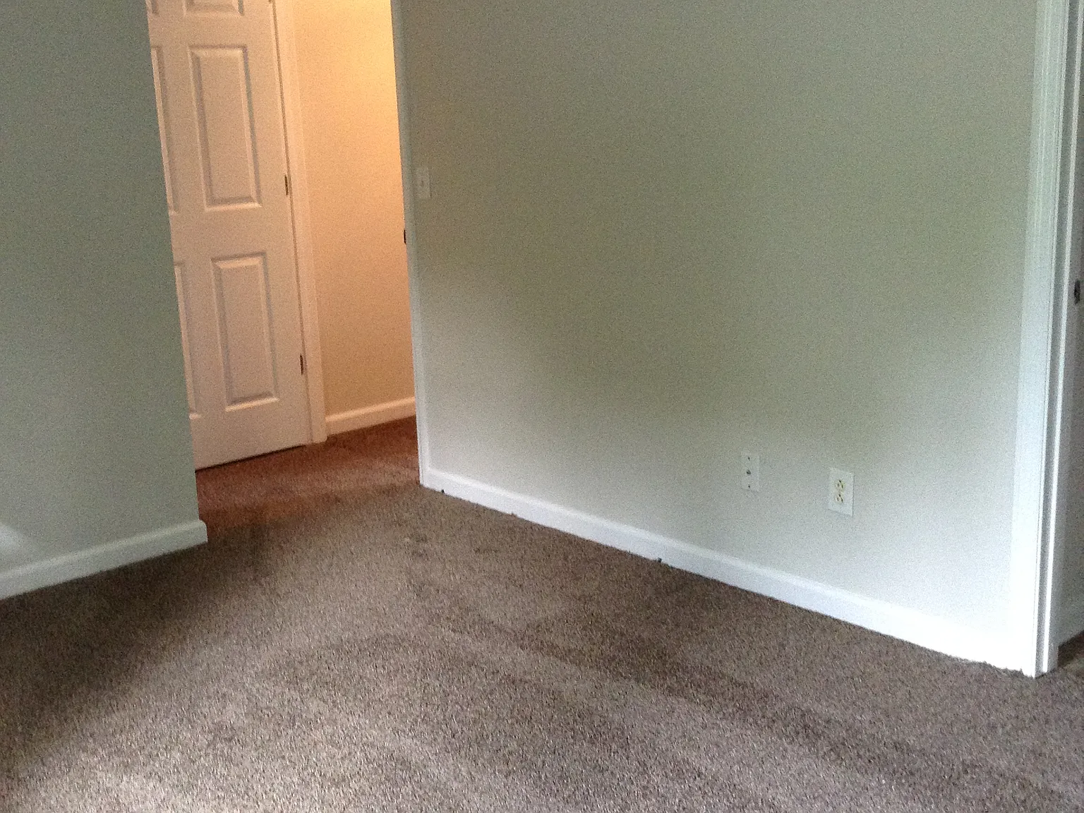 2 bed, 1.5 bath, $1,083 — Photo 2