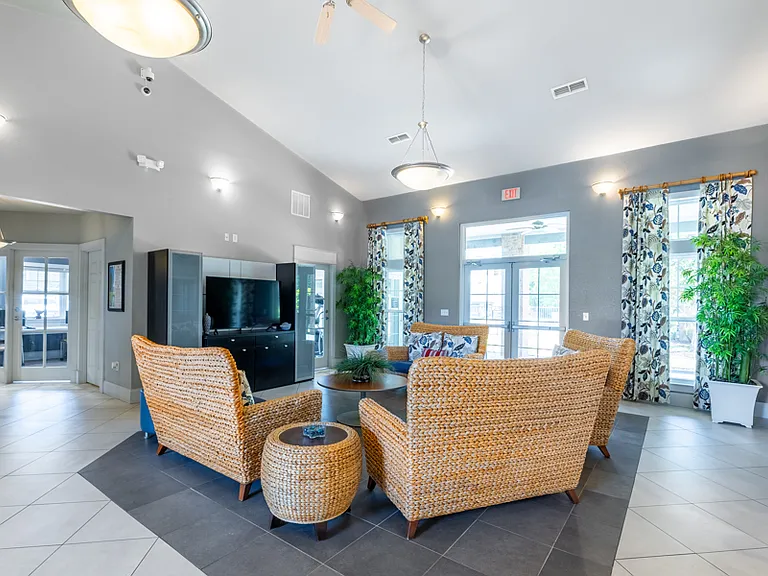 Riviera South Apartments — Photo 10