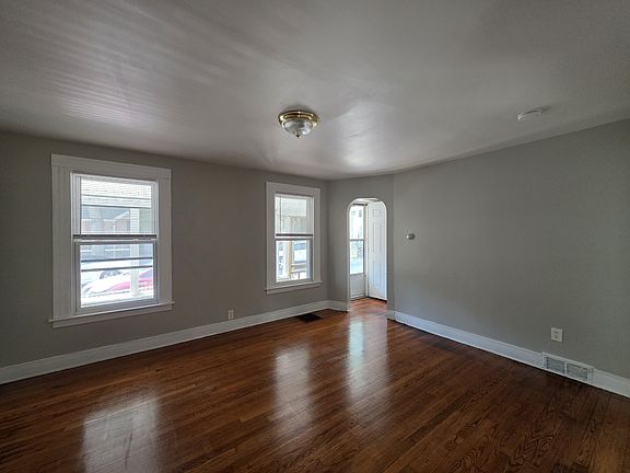 3rd image of 37 Arthur St #1