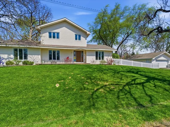 27W300 Williams St, Winfield, IL 60190