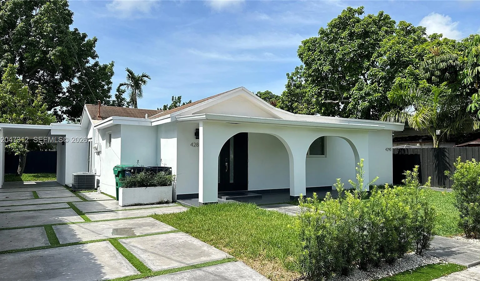 Tamiami Groves No 2 — Photo 1