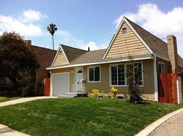 2nd image of 10761 Sarah St