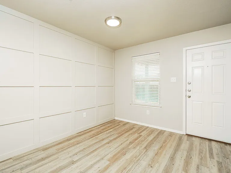 3215 Pedernales Dr — Photo 6