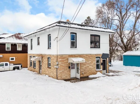 424 6th St, Iron Mountain, MI 49801