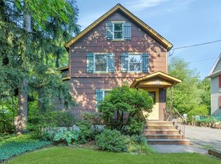 95 Hillcrest Rd, Watchung, NJ 07069