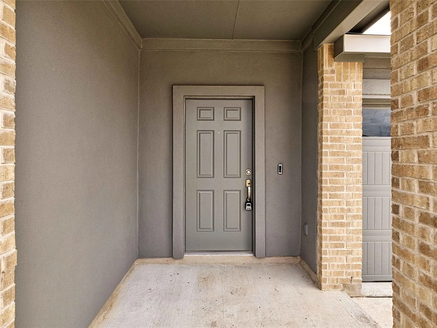 4 bed, 3.0 bath, 2301 sqft, $2,600 — Photo 4