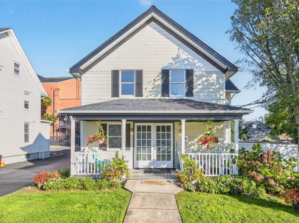 9 E Carver St, Huntington, NY 11743