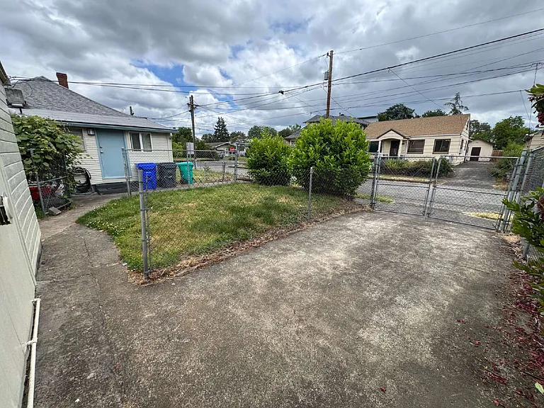 3937 SE 62nd Ave #B — Photo 10