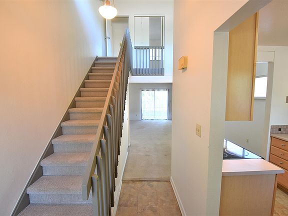 2nd image of 1091 Sycamore Ave