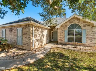 10 Apache Dr, Picayune, MS 39466