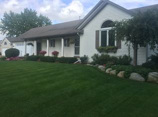 7048 Maplelawn Dr, Hudsonville, MI 49426