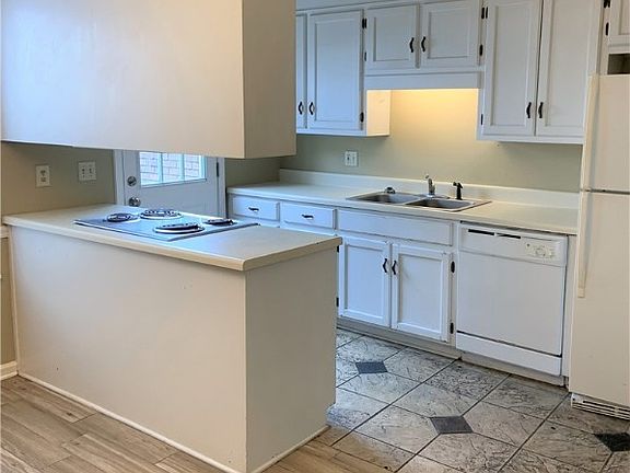 4th image of 1605 Hackberry Ln APT 3C