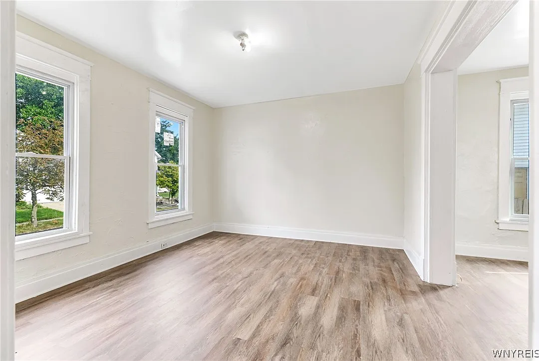 3 bed, 1.0 bath, 2310 sqft, $1,200 — Photo 3