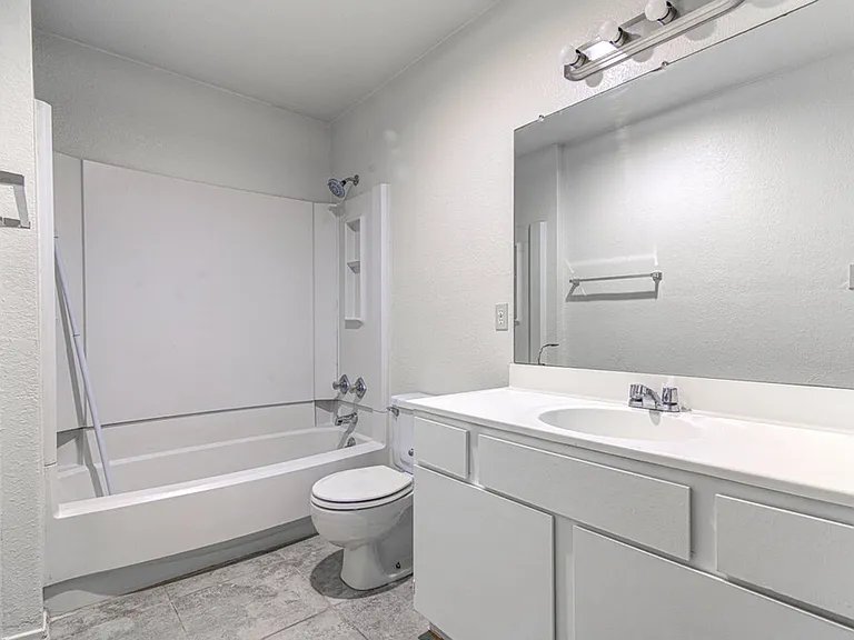 824 King Albert St — Photo 15
