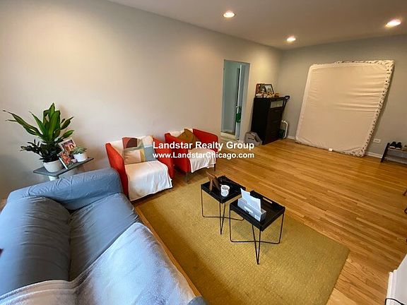 5th image of 2036 W Foster Ave APT C1