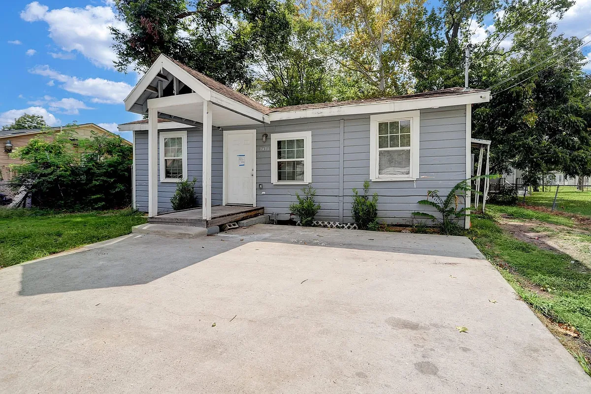 Building Photo - 7438 Bywood St