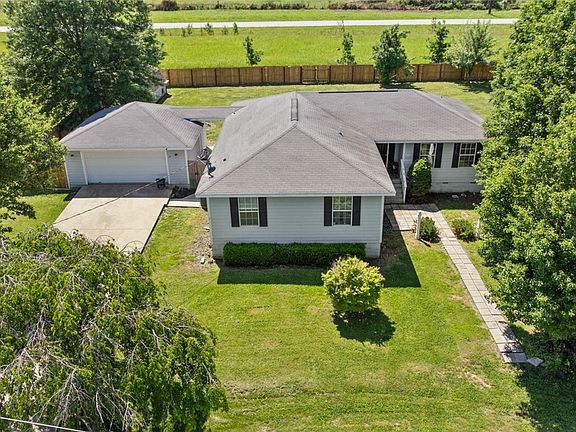 2nd image of 19 McDole Ln