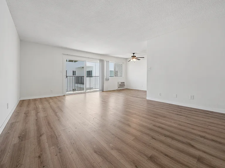 16900 Parthenia St #13 — Photo 19