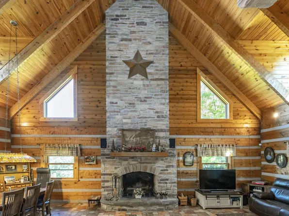 6806 Raynor AVENUE, Franksville, WI 53126