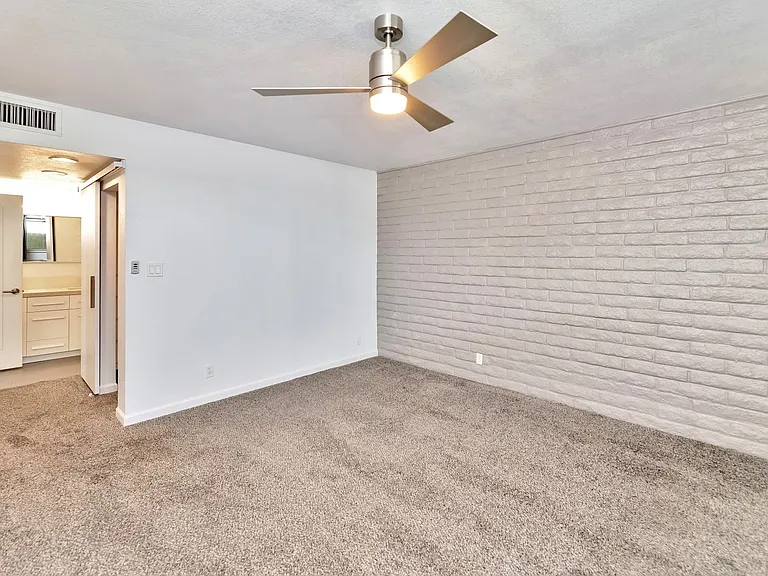 1615 E Maryland Ave — Photo 12
