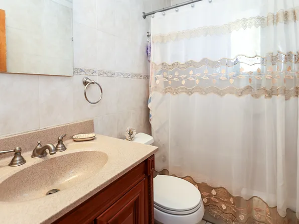 20-37 37th Street image 18 of 24