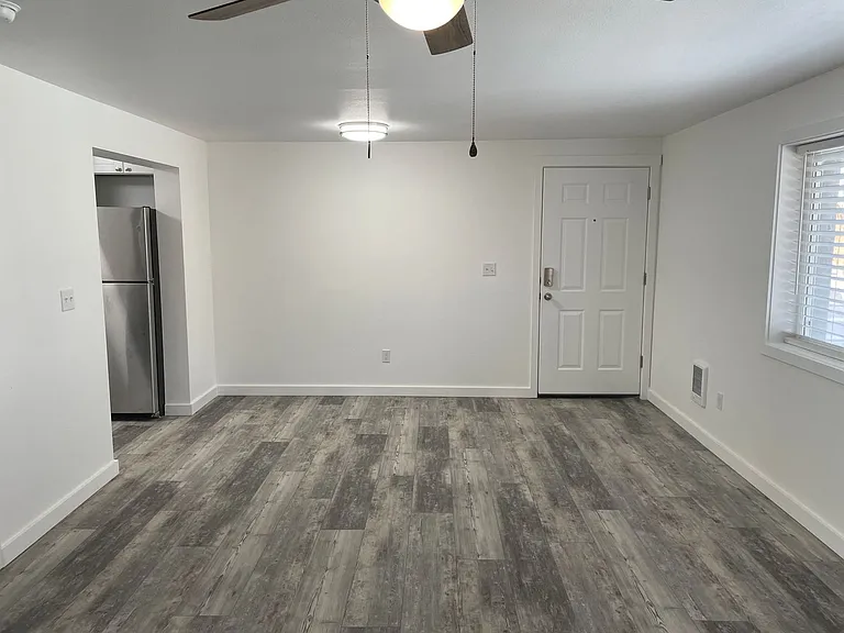 2583 Elgin Rd NE — Photo 4
