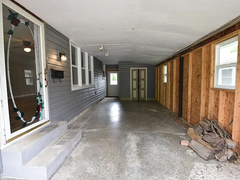 334 W Staat St — Photo 21