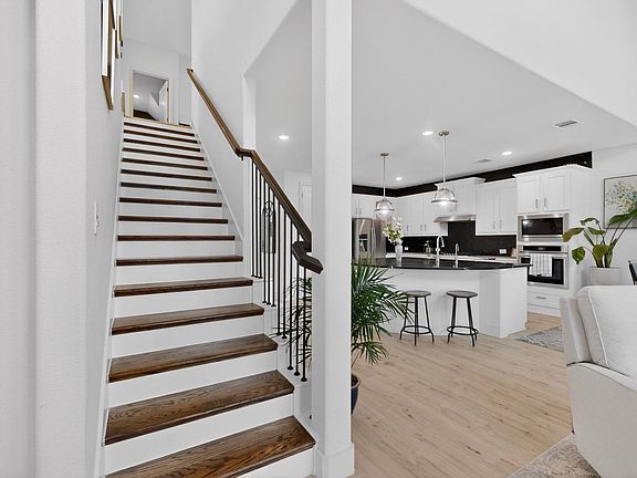 4th image of 16716 Freshwater Dr