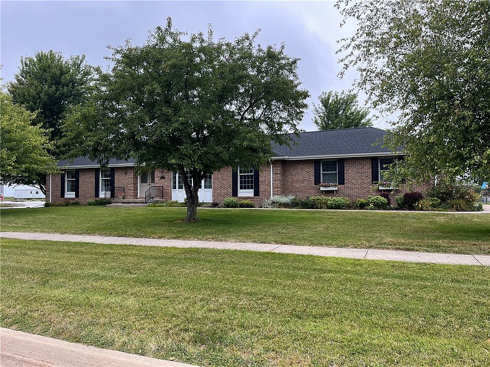 1st image of 1527 W Court Ave