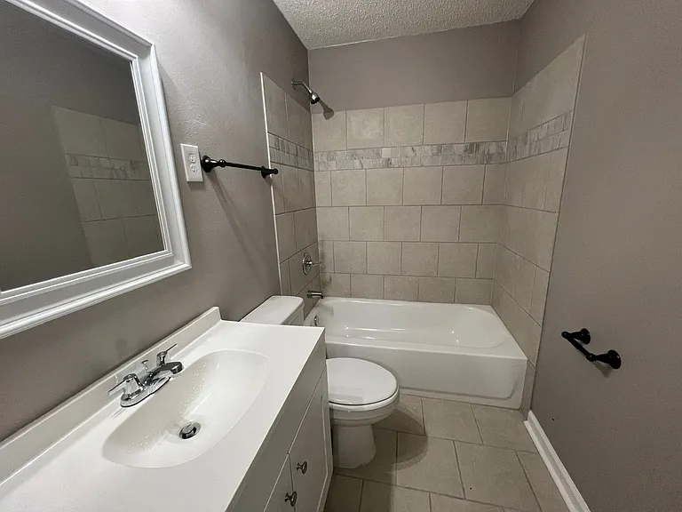 3642 Hallbrook St — Photo 5