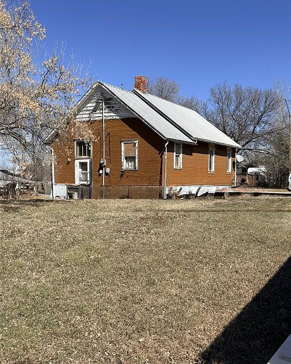 2nd image of 110 3rd STREET E