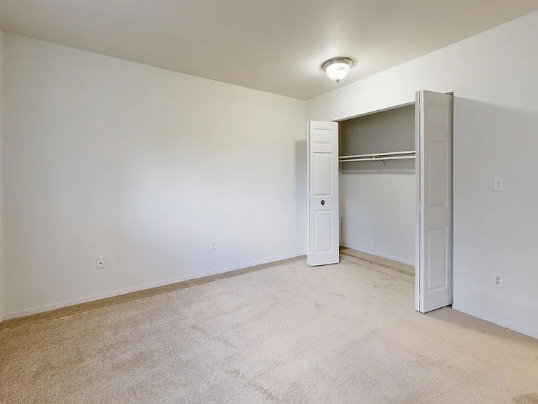 Country Meadow Apartments — Photo 33