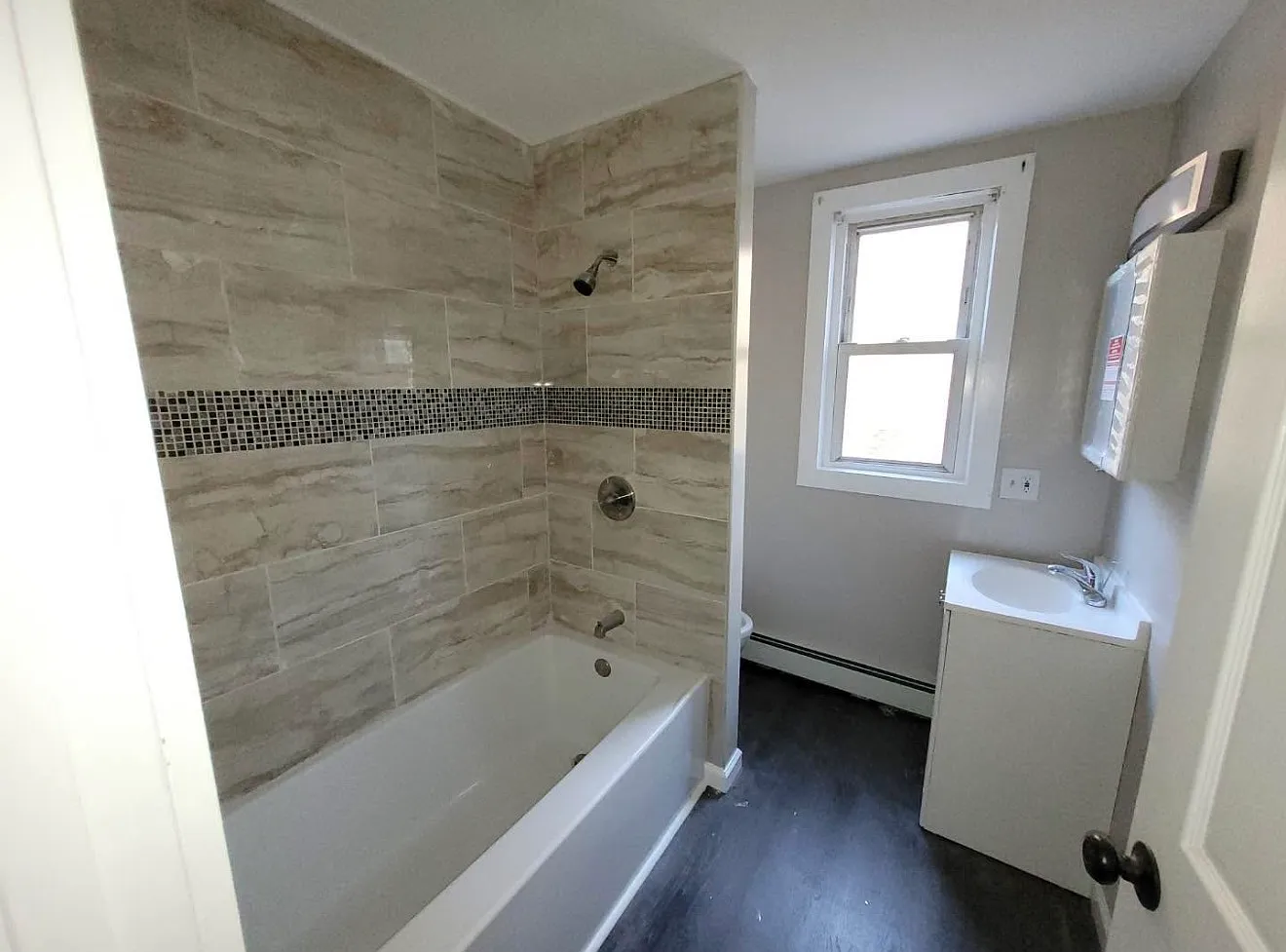 4 bed, $2,500 — Photo 3