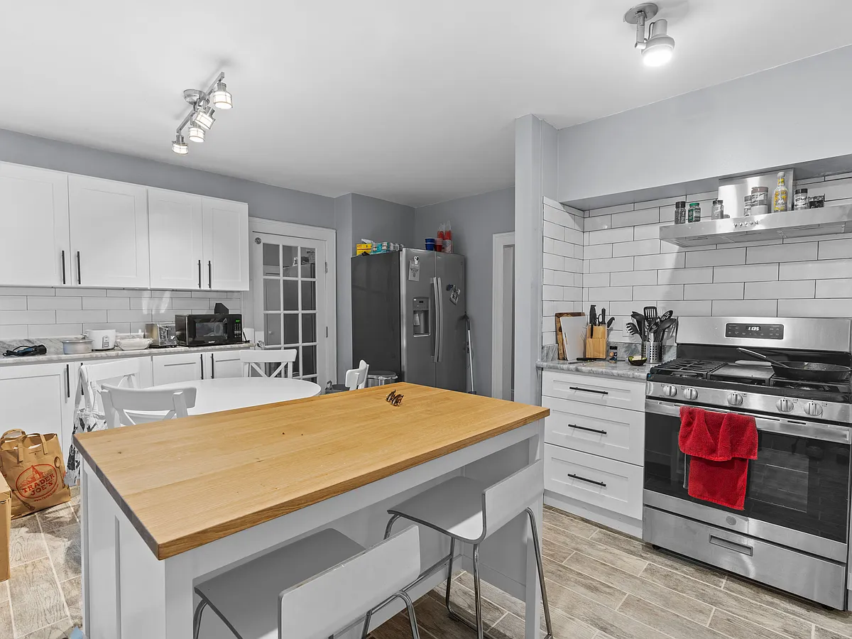 Building Photo - 44 William St #2R