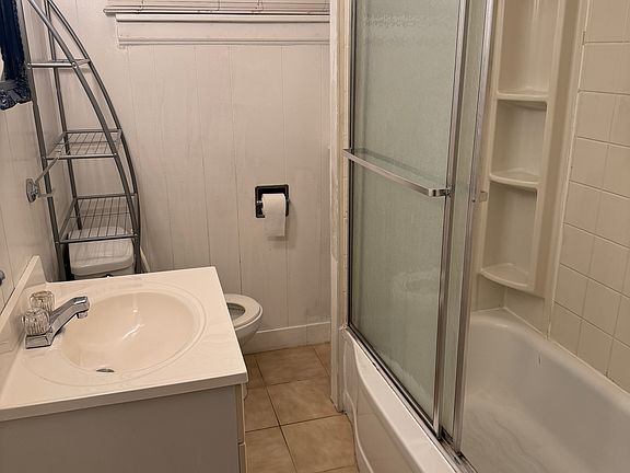 5th image of 206 E Maple St #200