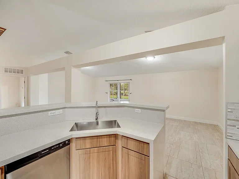 537 Mason Dr — Photo 32