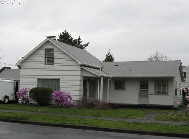 2nd image of 1609 N Dekum St