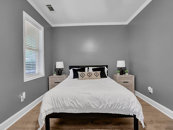3rd image of 1960 Sterling Oaks Cir