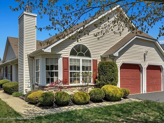 2nd image of 2621 Lancaster Ln